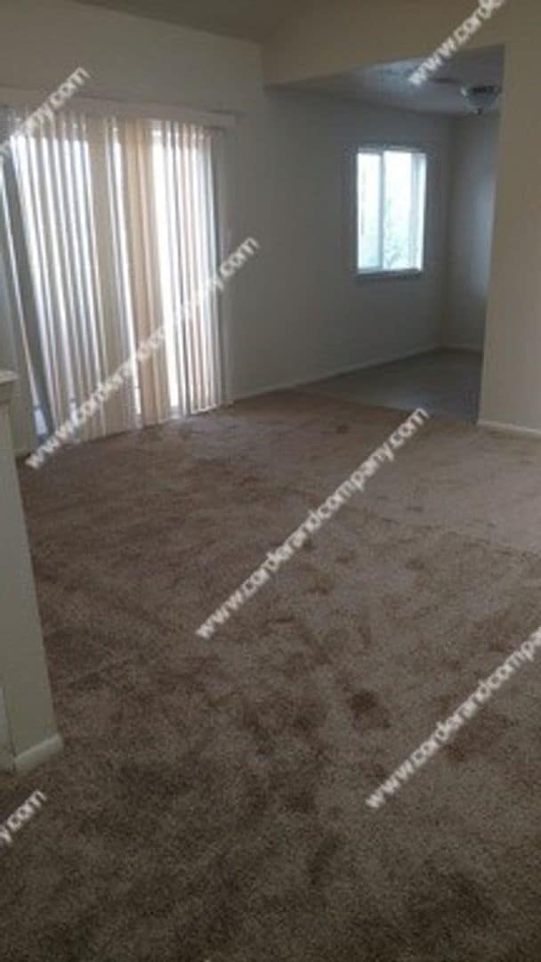 Building Photo - Beautiful Upstairs Condo, Spacious 2 Bedroom 1.5 Bathroom and 928 Sq Ft. In Nice Community, The P...