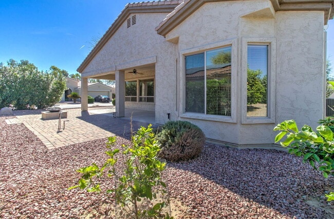 Building Photo - 4120 E Donato Dr