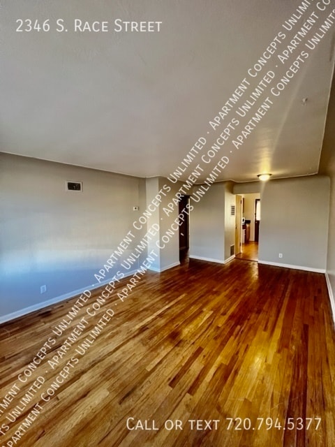 Building Photo - 2346 S Race St
