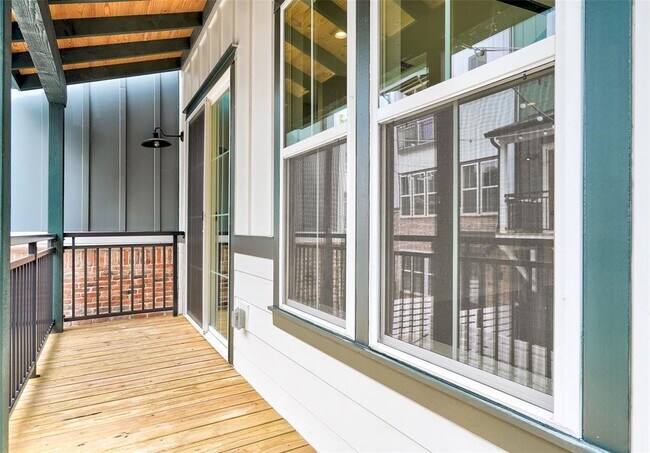 Building Photo - 3809 Valley View Rd