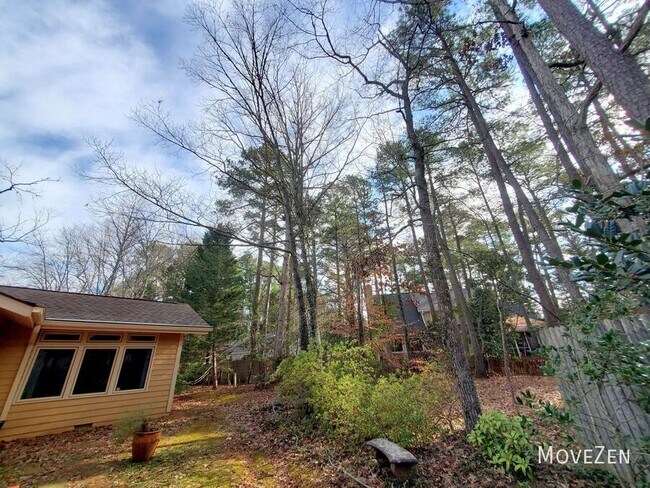 Building Photo - 2323 Ridgefield Dr