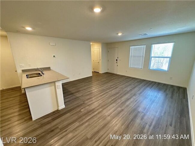 Building Photo - Beautiful Townhome with Quartz Counters & Private Setting in Southwest Las Vegas
