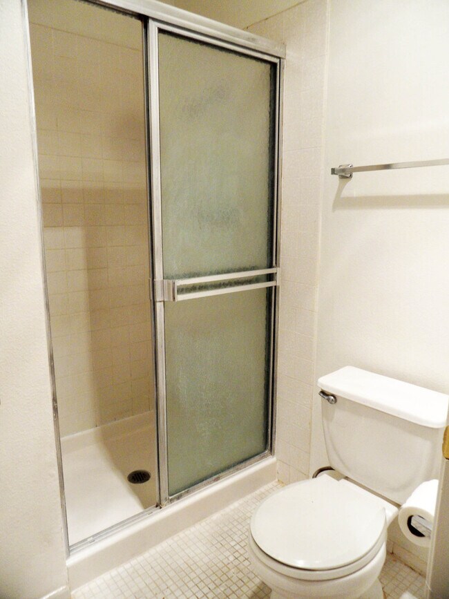 Building Photo - Cozy condominium in Blossom Valley. Hardwood floor, dishwasher, balcony.