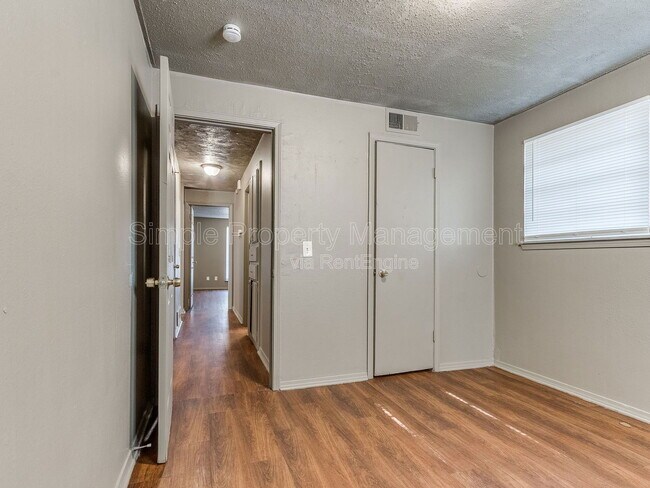 Building Photo - 4008 SE 47th St