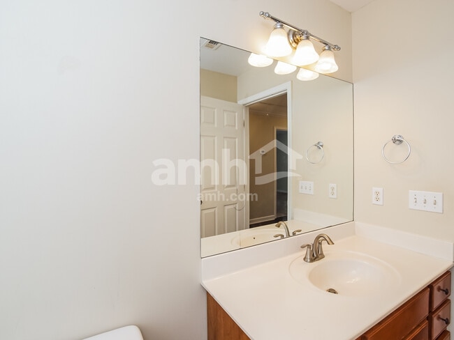 Building Photo - 204 Jessie Ln