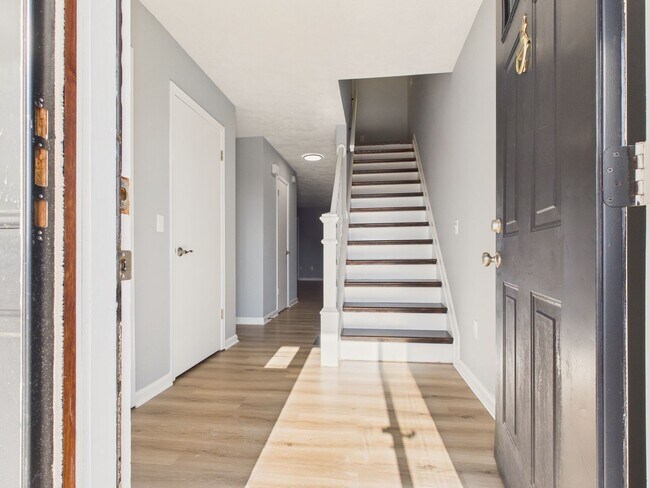 Building Photo - Beautiful Spacious Single Family in Blue Meadow Farms