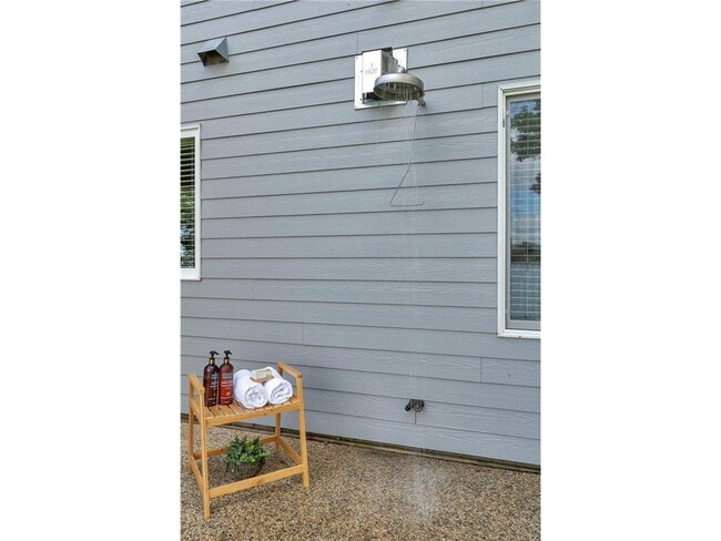 Building Photo - 11610 44th St NE