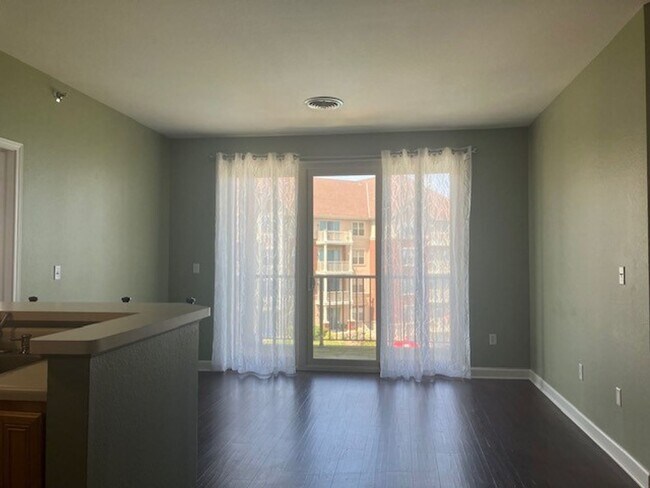 Building Photo - Rare Two Bedroom - Two Bathroom Condo at The Landing Off Lake Michigan!