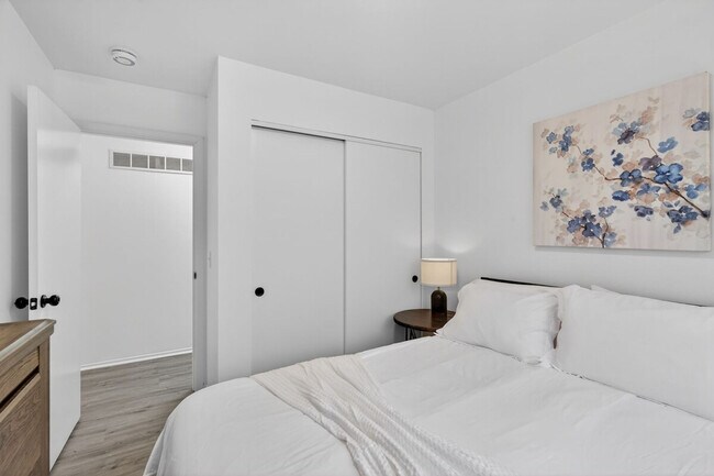 Building Photo - 1545 Reale Ave