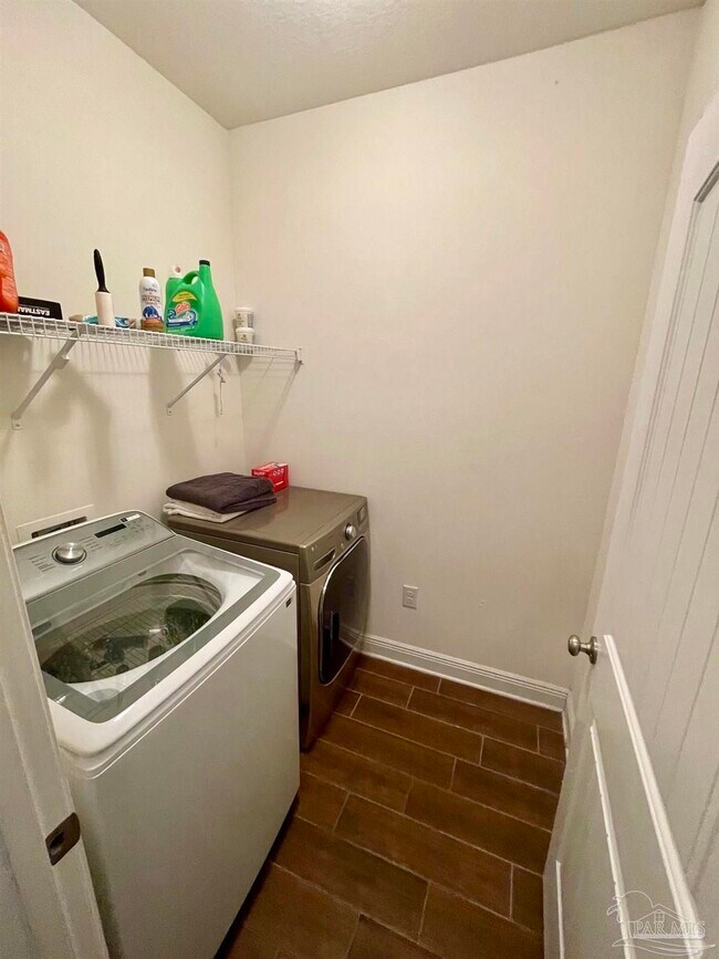 Building Photo - 4632 Dupont Cir