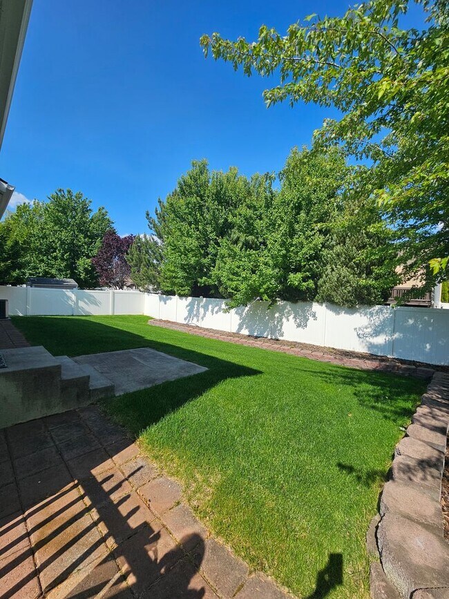 Building Photo - Beautiful home in Fieldstone