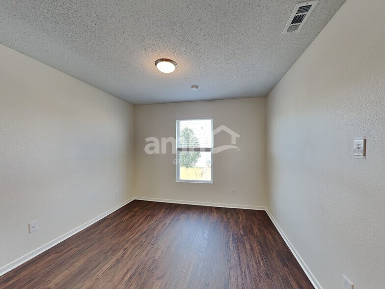 Building Photo - 3230 Brandenburg Dr