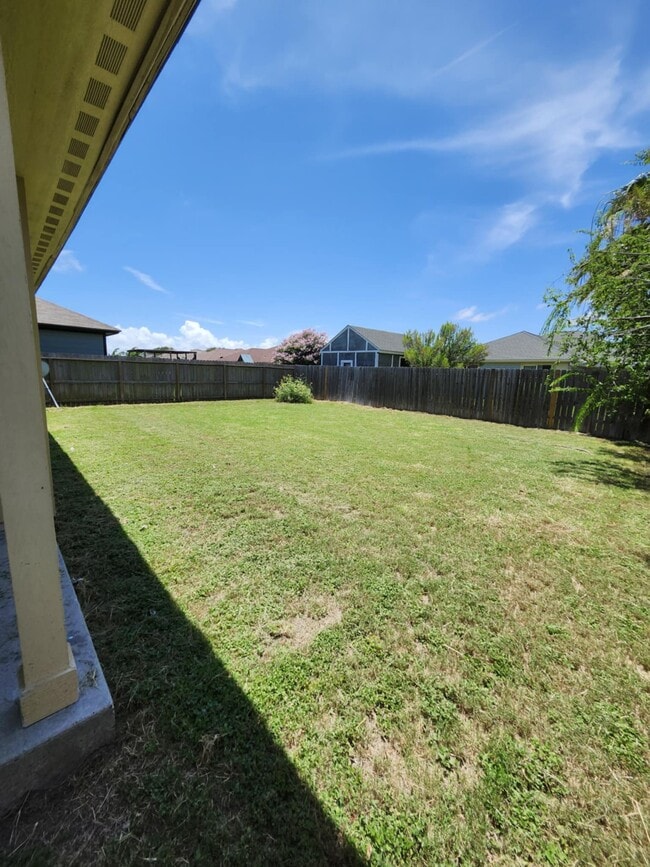 Building Photo - 1034 Livermore St
