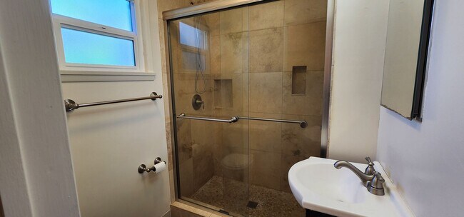 Building Photo - 804-808 H Ave.