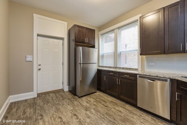 Bright kitchen space with large windows - 909 N Leavitt