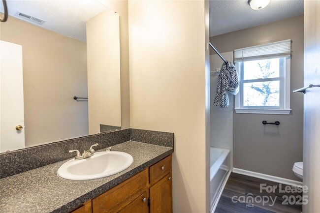 Building Photo - 424 S 4th St