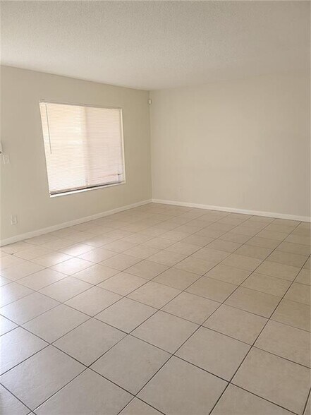 Building Photo - 6900 SW 39th St