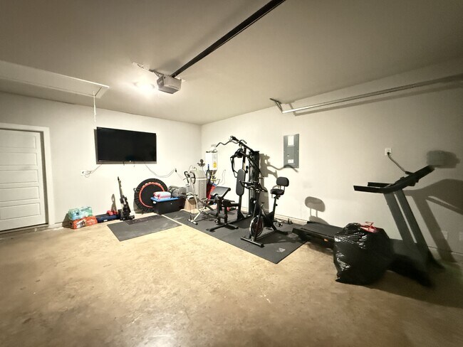 Building Photo - 6705 Hooper Wy