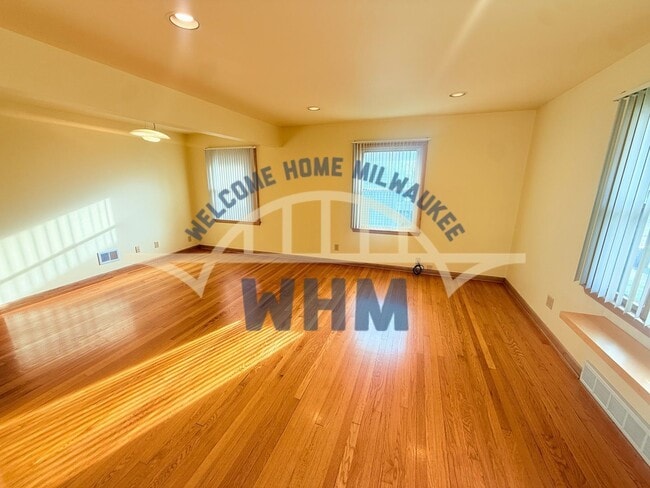 Building Photo - 7315 Harwood Ave