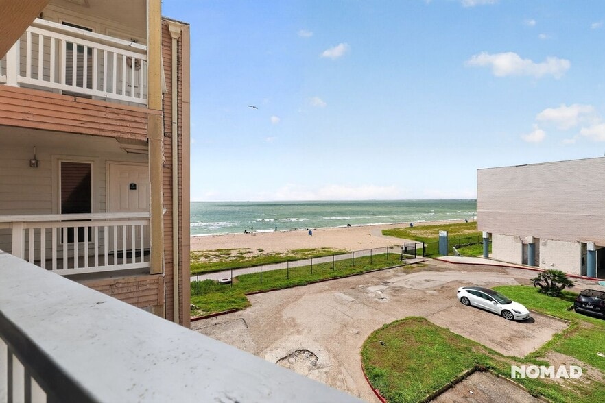 Building Photo - 3938 Surfside Blvd