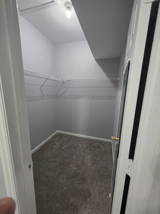 Building Photo - LEGENDS 3 Bedroom