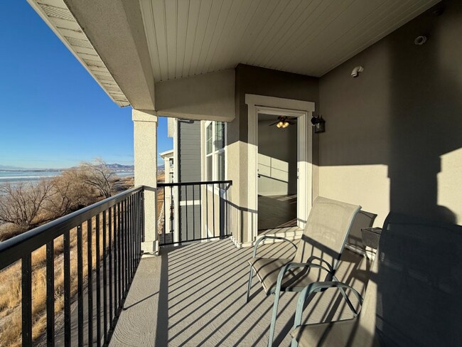 Building Photo - Gorgeous Condo in Vineyard!