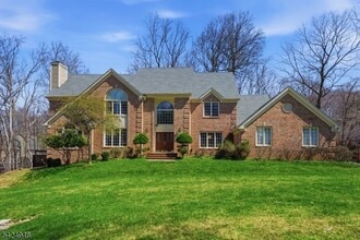 Building Photo - 11 Rosewood Ln