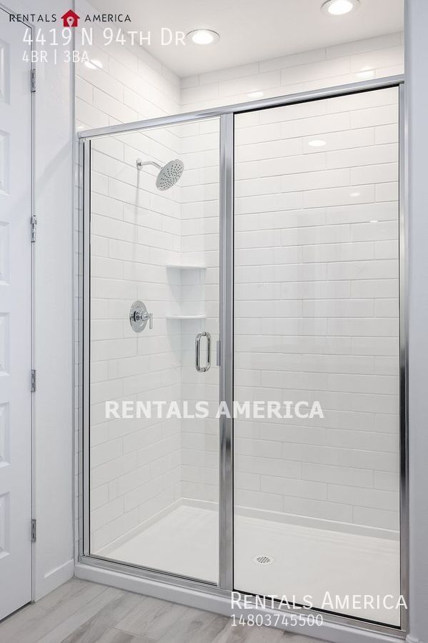 Building Photo - Gorgeous Open-Concept 4-Bedroom Home in a ...