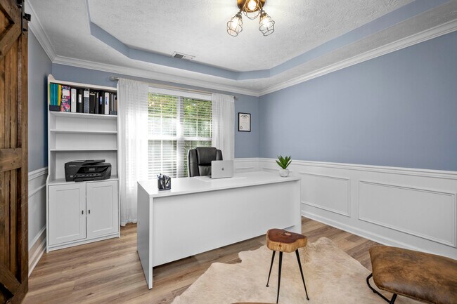 Building Photo - 4016 Kenesaw Dr
