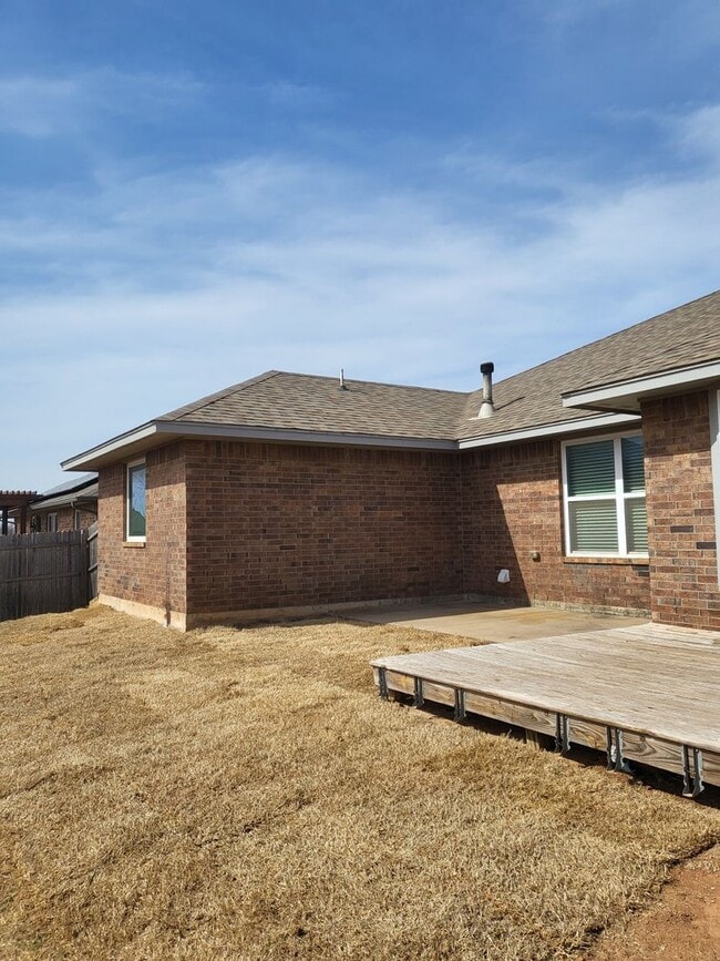 Building Photo - (3) Bed/(2) Bath in Bellatona Addition! Avail NOW!