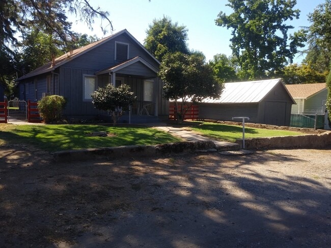 Building Photo - BEAUTIFUL HOME ON LARGE LOT W/ ADDITIONAL OFFICE SPACE