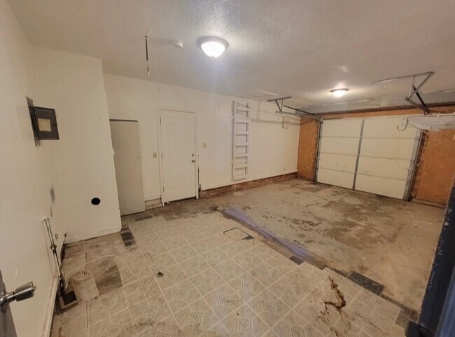 Building Photo - 817 NE 81st St