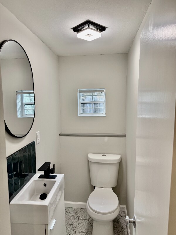 Building Photo - 2322 S Hutchinson St