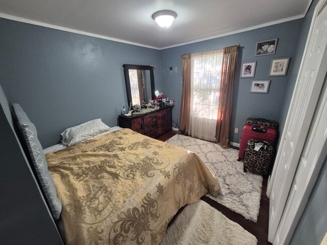 Building Photo - 65 Miriam Dr