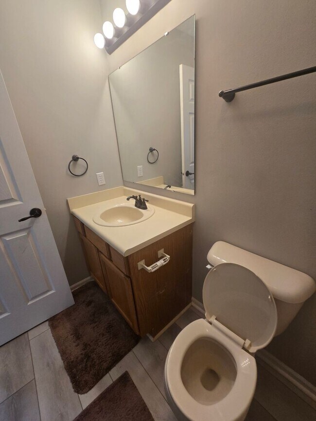 Building Photo - 5425 Nighthawk Dr