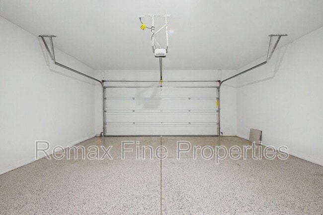 Building Photo - 15543 W Desert Hollow Dr