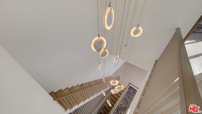 Building Photo - 8765 Hollywood Blvd