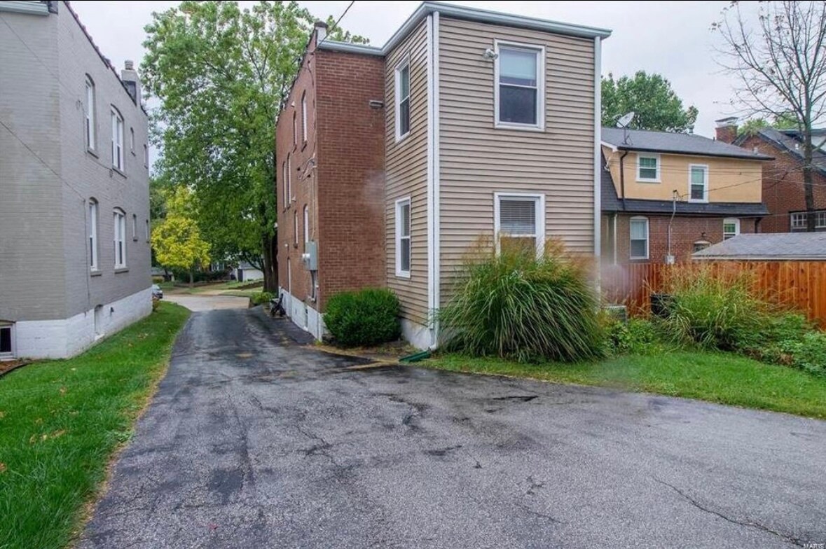 Building Photo - 1430 Woodland Dr