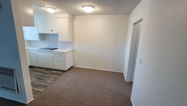 Building Photo - Upstairs Vacancy in West La Habra!