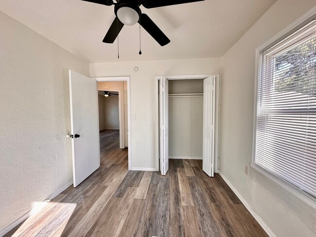 Building Photo - Newly Remodeled Home with Move-In Special!