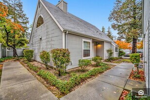 Building Photo - 1714 Somerset Pl