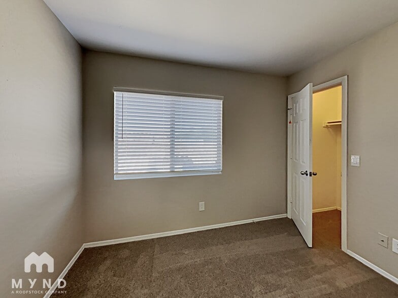 Building Photo - 12105 W Flores Dr