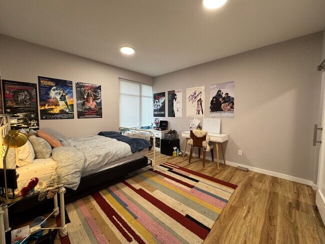 Building Photo - 6 Bed 5 Bath House Newer Updated Near Happy Valley, Fairhaven, WWU