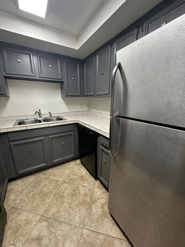 Building Photo - 2 Bedroom condo -w/d- Old Town Scottsdale/...
