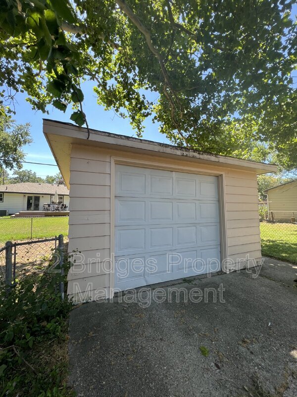 Building Photo - 3122 Shawnee Ave