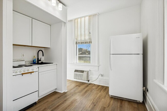 Building Photo - 302 N Church St