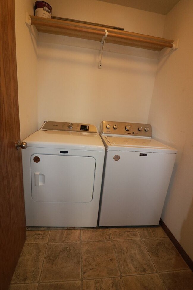 Building Photo - 412/414 Brookmont Drive
