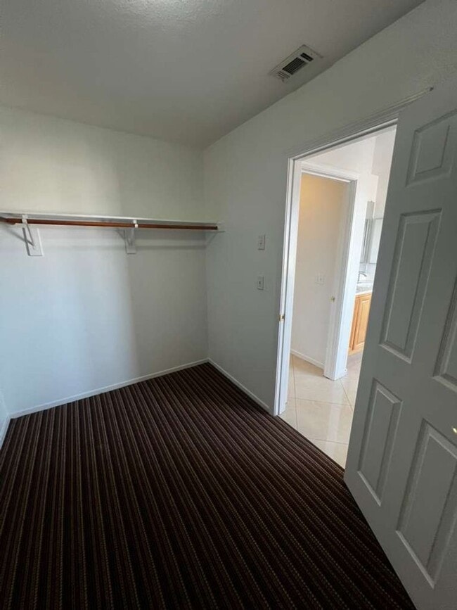 Building Photo - Must see 2 story 4 bed/3 bath home in the heart of SUMMERLIN