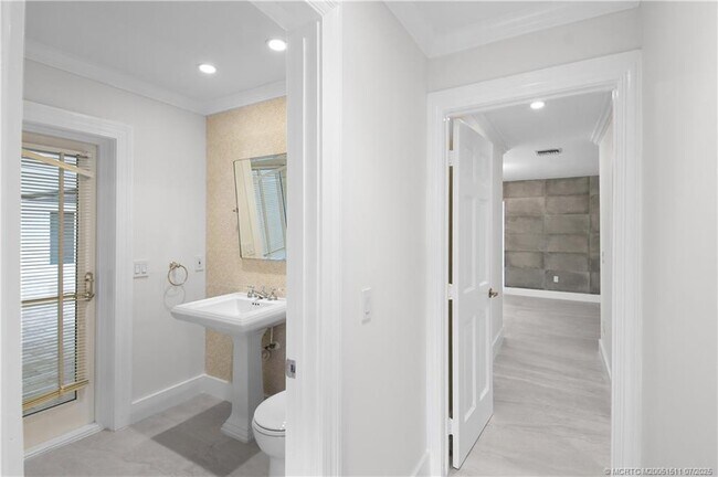 Building Photo - 4 Copaire Rd