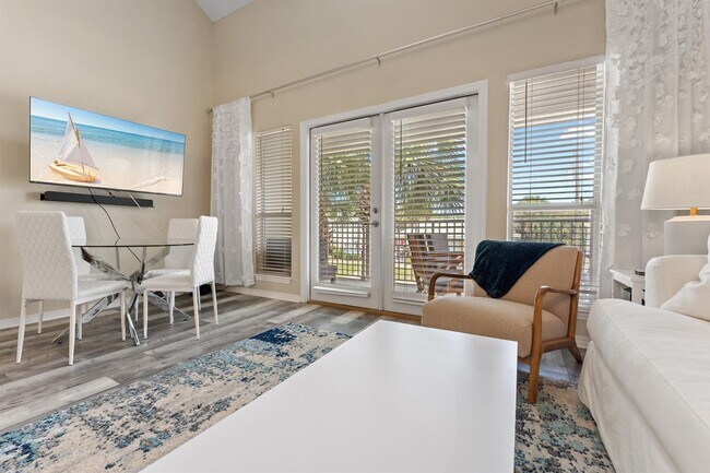 Building Photo - Beautifully furnished 2B/2B condo steps from Gulf of Mexico available for long term lease!